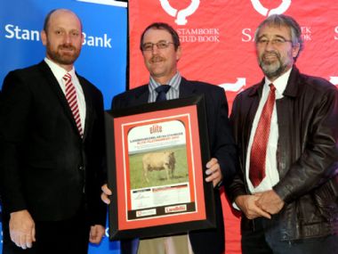 2016 SA Stud Book / Farmers Weekly Elite Award - Platinum Cow Award<br>
CJ Rautenbach